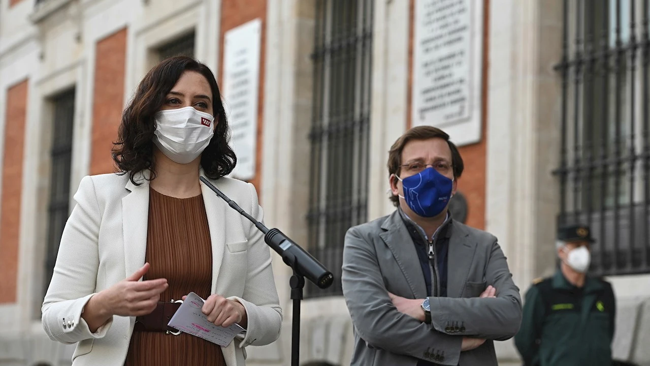 La presidenta de la Comunidad de Madrid, Isabel Díaz Ayuso, y el alcalde de la capital, José Luis Martínez-Almeida