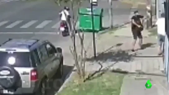 Un policía de paisano mata de un tiro al ladrón que intentaba robarle la mochila Un policía de paisano mata de un tiro al ladrón que intentaba robarle la mochila