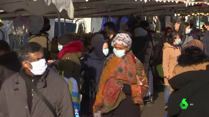 Imagen de personas caminando por Francia