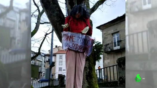 Muñeca ahorcada con la cara de Carmen Calvo Muñeca ahorcada con la cara de Carmen Calvo