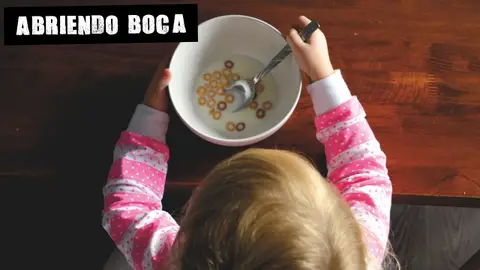 Imagen de menor desayunando Imagen de menor desayunando