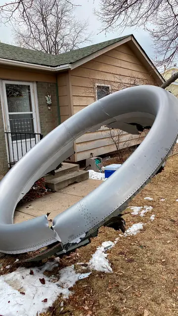 Una parte del motor de avión caída sobre Broomfield, Colorado (EEUU) Una parte del motor de avión caída sobre Broomfield, Colorado (EEUU)