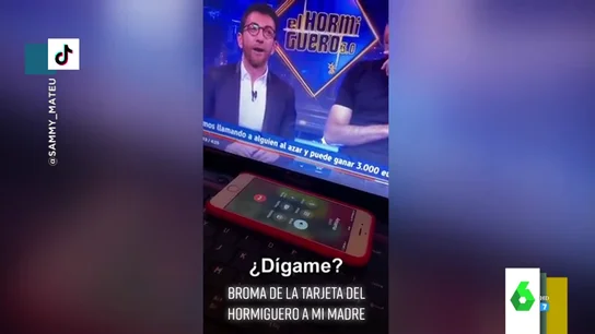 El 'troleo' de un joven a su madre haciéndole creer que le llamaba Pablo Motos para darle la tarjeta de El Hormiguero El 'troleo' de un joven a su madre haciéndole creer que le llamaba Pablo Motos para darle la tarjeta de El Hormiguero