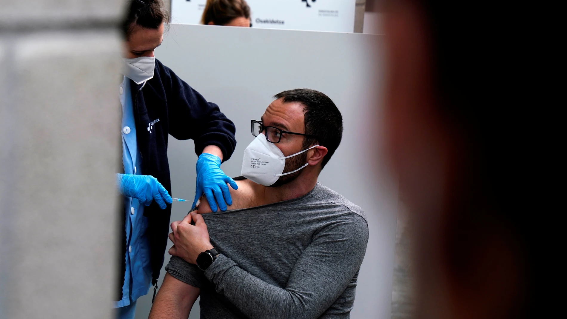 laSexta Noticias 14:00 (12-04-21) España tendrá más personas vacunadas contra el COVID-19 que contagiadas esta semana
