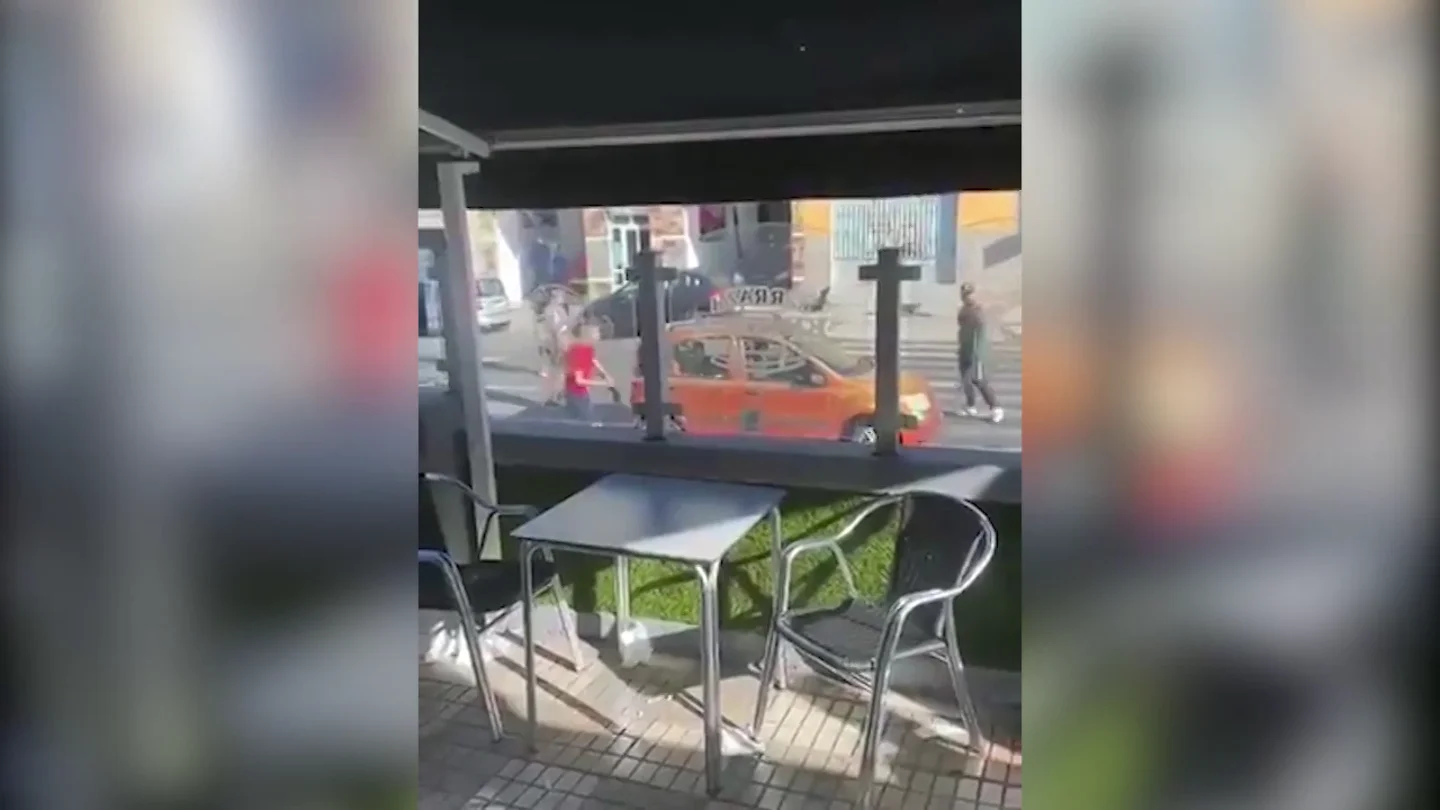 Multitudinaria reyerta con machetes en plena calle en Tenerife: detrás podría haber un ajuste de cuentas Multitudinaria reyerta con machetes en plena calle en Tenerife: detrás podría haber un ajuste de cuentas