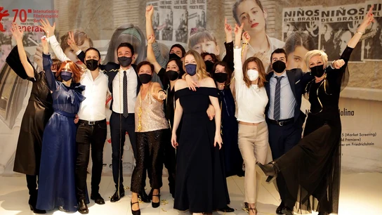 Fotografía del elenco de 'Las niñas' Fotografía del elenco de 'Las niñas'
