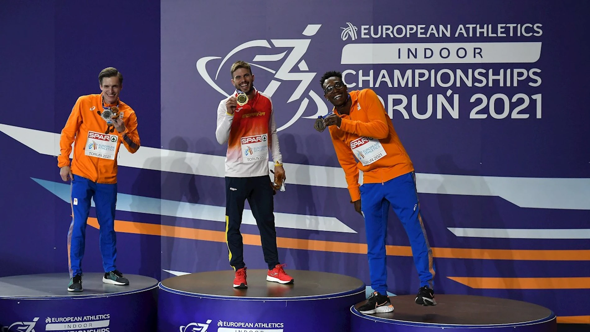 Husillos, en el podio con los dos holandeses