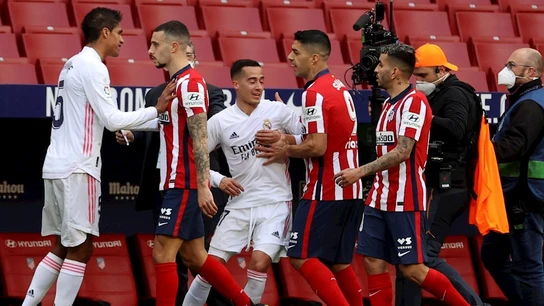 Trifulca entre los jugadores del Atlético y los del Real Madrid Trifulca entre los jugadores del Atlético y los del Real Madrid