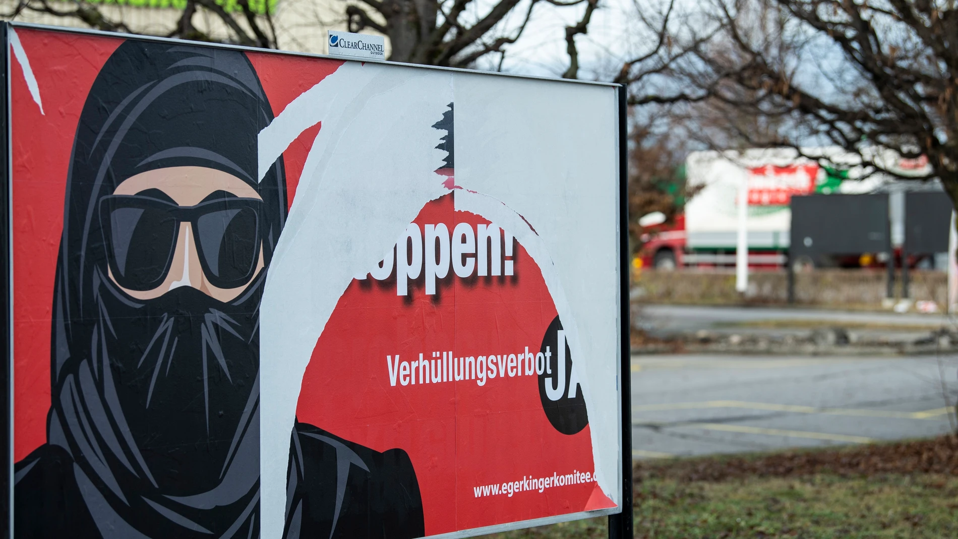 Suiza prohíbe vía referéndum el uso del burka