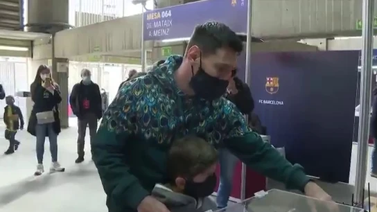 Messi vota en las elecciones del Barça Messi vota en las elecciones del Barça