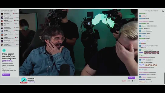 El cómico cruce de pullas de Ibai Llanos y Jordi Évole en pleno directo de Twitch: "Eres muy bajito, súbete la silla, tío" El cómico cruce de pullas de Ibai Llanos y Jordi Évole en pleno directo de Twitch: "Eres muy bajito, súbete la silla, tío"