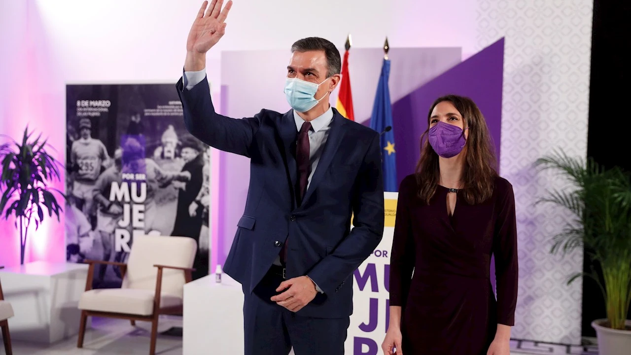 El presidente del Gobierno, Pedro Sánchez, y la ministra de Igualdad, Irene Montero