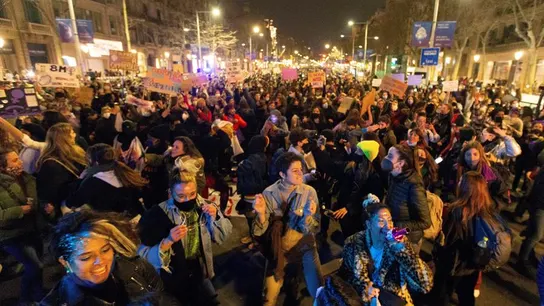 Cientos de personas participan en una manifestación en Barcelona Cientos de personas participan en una manifestación en Barcelona