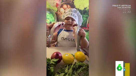 Un niño de tres años triunfa en las redes con sus vídeos de recetas dando "sopapos" a todos los ingredientes Un niño de tres años triunfa en las redes con sus vídeos de recetas dando "sopapos" a todos los ingredientes