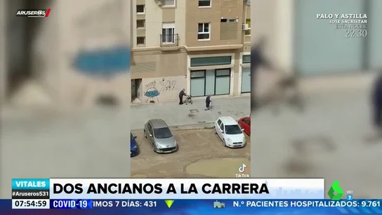 El paseo de dos ancianos narrado 'a lo Fórmula 1' se hace viral: "Si pestañeas, te lo pierdes" El paseo de dos ancianos narrado 'a lo Fórmula 1' se hace viral: "Si pestañeas, te lo pierdes"