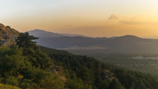 10 sitios imprescindible a menos de una hora de Madrid para esta Semana Santa Vista de la sierra de Madrid desde Peñalara