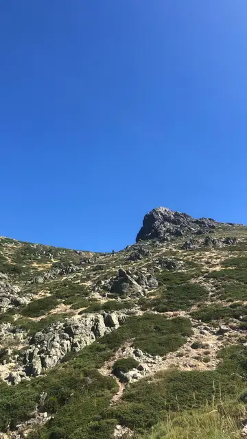 10 sitios para escaparte en Semana Santa sin salir de la Comunidad de Madrid Pico en la sierra de Guadarrama, Madrid