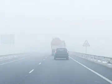 Carretera con niebla Carretera con niebla