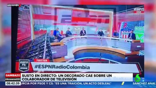 El decorado de un plat&oacute; cae sobre un periodista y est&aacute; a punto de provocar una tragedia