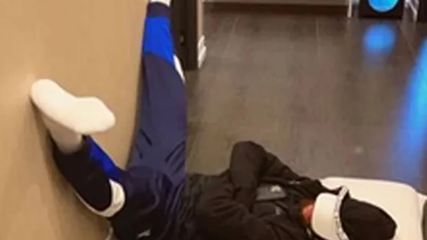 Neymar durmiendo Neymar durmiendo