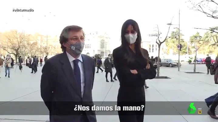 La divertida reacción de Almeida ante la pregunta de Villacís de darse la mano: así son "los Romeo y Julieta" de Madrid