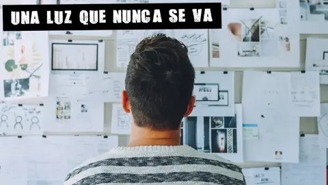 Imagen de archivo de un hombre pensando Imagen de archivo de un hombre pensando