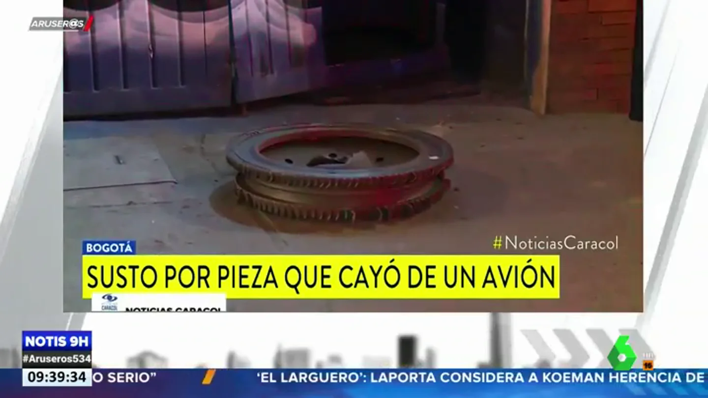 El motor de un avión revienta y sus fragmentos caen en pleno vuelo sobre la ciudad de Bogotá El motor de un avión revienta y sus fragmentos caen en pleno vuelo sobre la ciudad de Bogotá