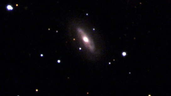 Imagen de la galaxia J0437+2456, donde los científicos consideran que existe un aguejro negro supermasivo Imagen de la galaxia J0437+2456, donde los científicos consideran que existe un aguejro negro supermasivo