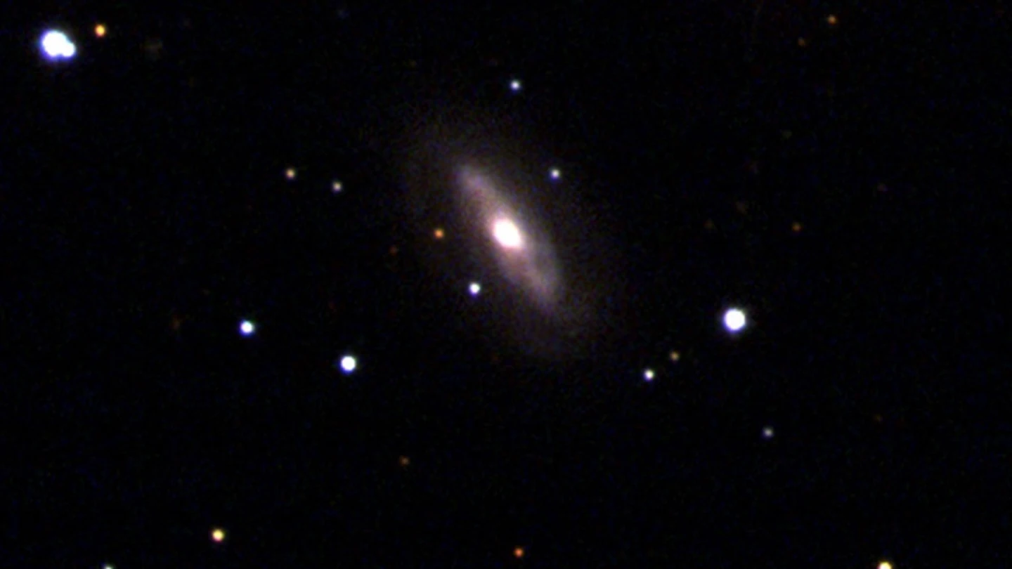 Imagen de la galaxia J0437+2456, donde los científicos consideran que existe un aguejro negro supermasivo Imagen de la galaxia J0437+2456, donde los científicos consideran que existe un aguejro negro supermasivo