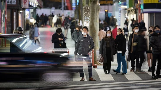 Imagen de personas caminando en Japón Imagen de personas caminando en Japón
