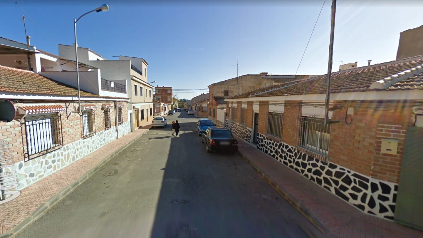 Calle de Alhama de Murcia donde tuvieron lugar los hechos Calle de Alhama de Murcia donde tuvieron lugar los hechos