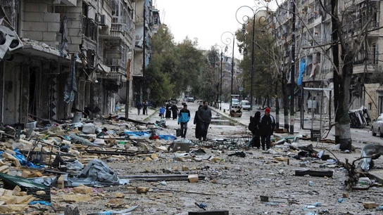 Calle cubierta de escombros en un barrio del este de Alepo (Siria) en 2016 Calle cubierta de escombros en un barrio del este de Alepo (Siria) en 2016
