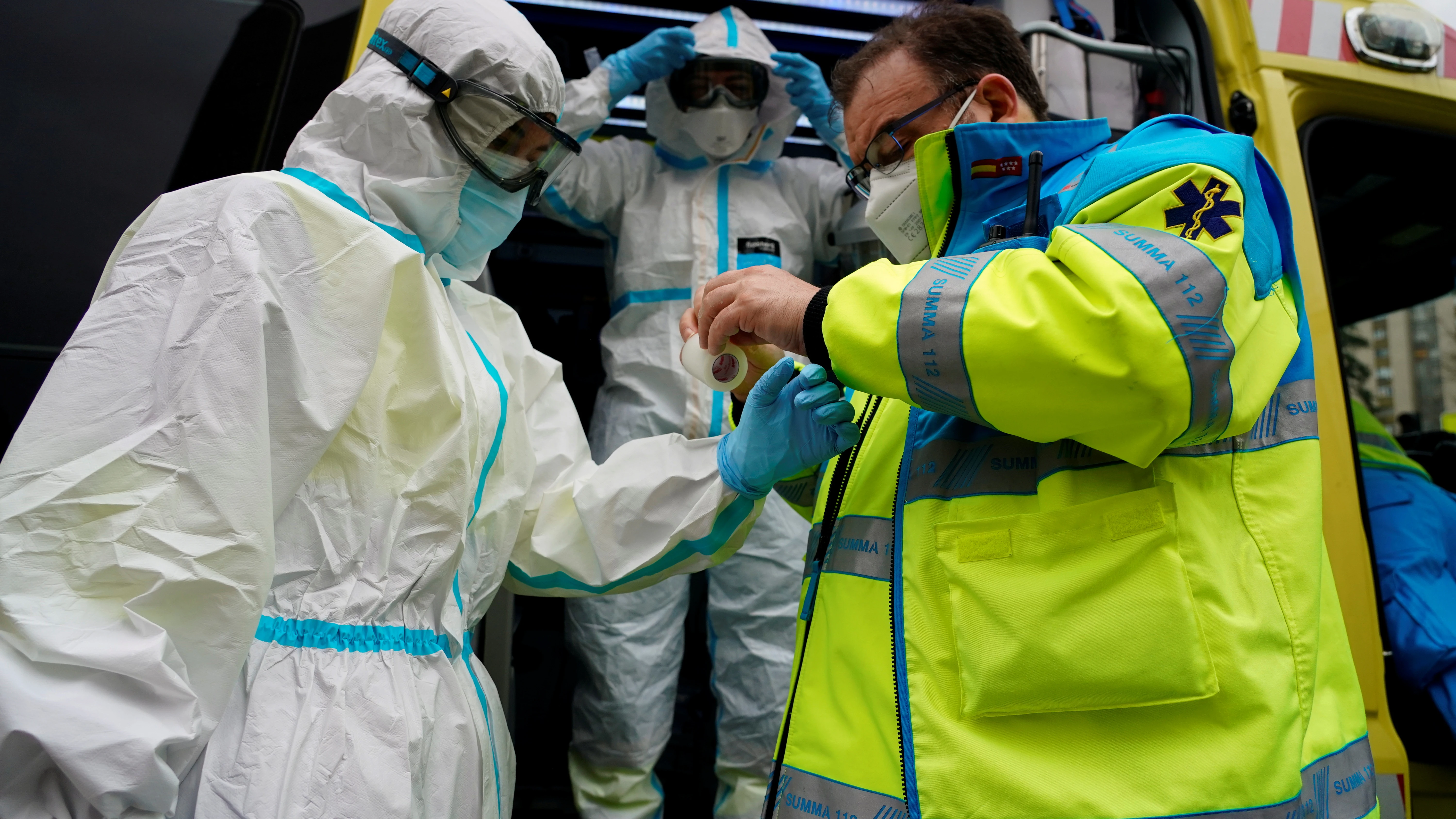 Los sanitarios se preparan para luchar contra la pandemia