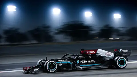 Lewis Hamilton sufría su segundo trompo Lewis Hamilton sufría su segundo trompo
