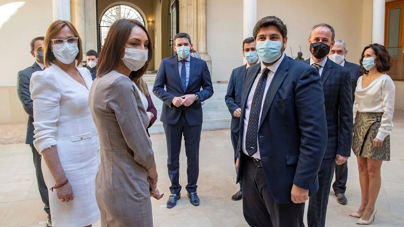 El presidente de Murcia Fernando López Miras, este sábado, tras la toma de posesión de los nuevos consejeros de Ciudadanos 