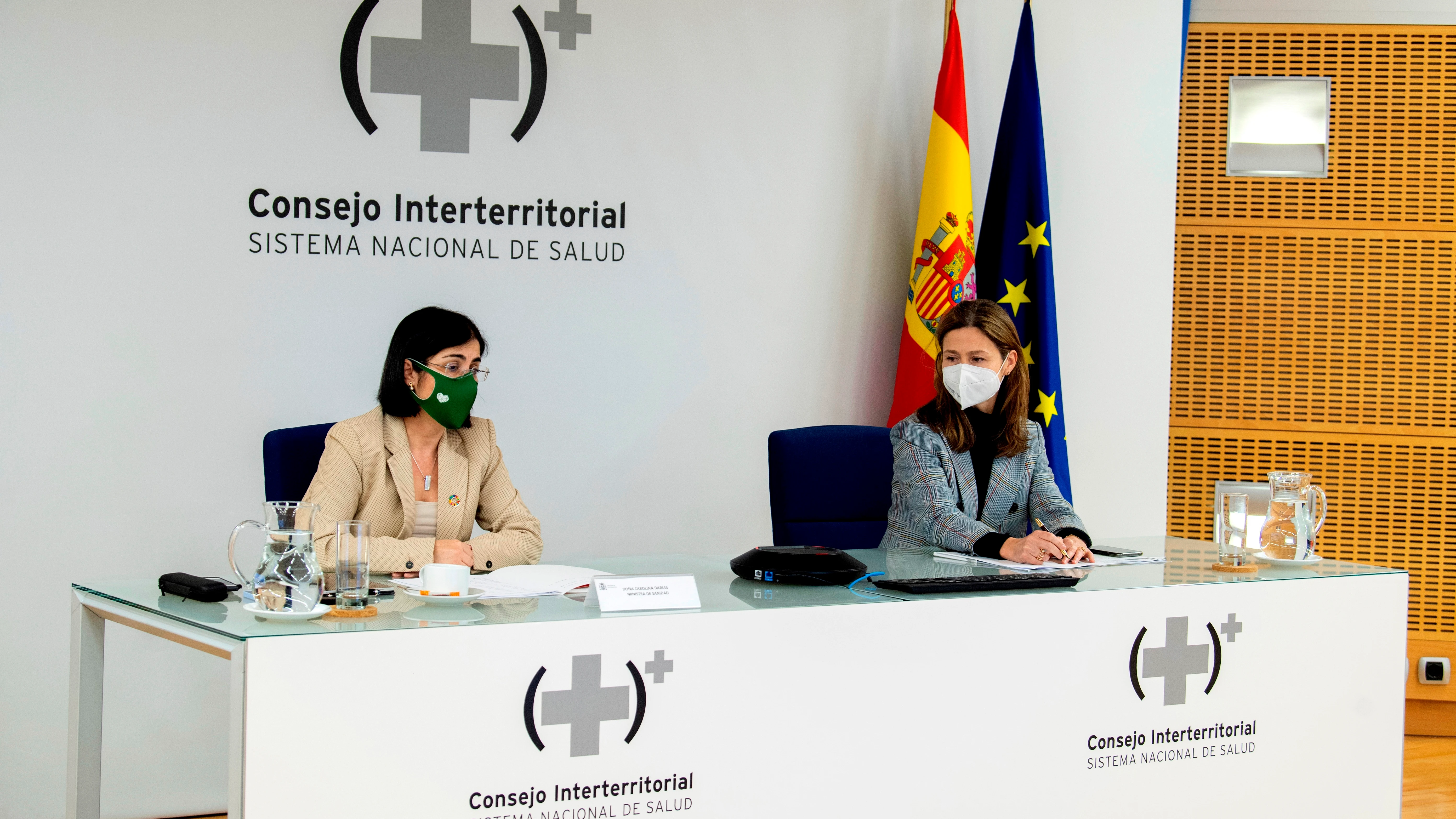 La ministra de Sanidad, Carolina Darias y María Jesús Lamas, directora de la Agencia Española de Medicamentos