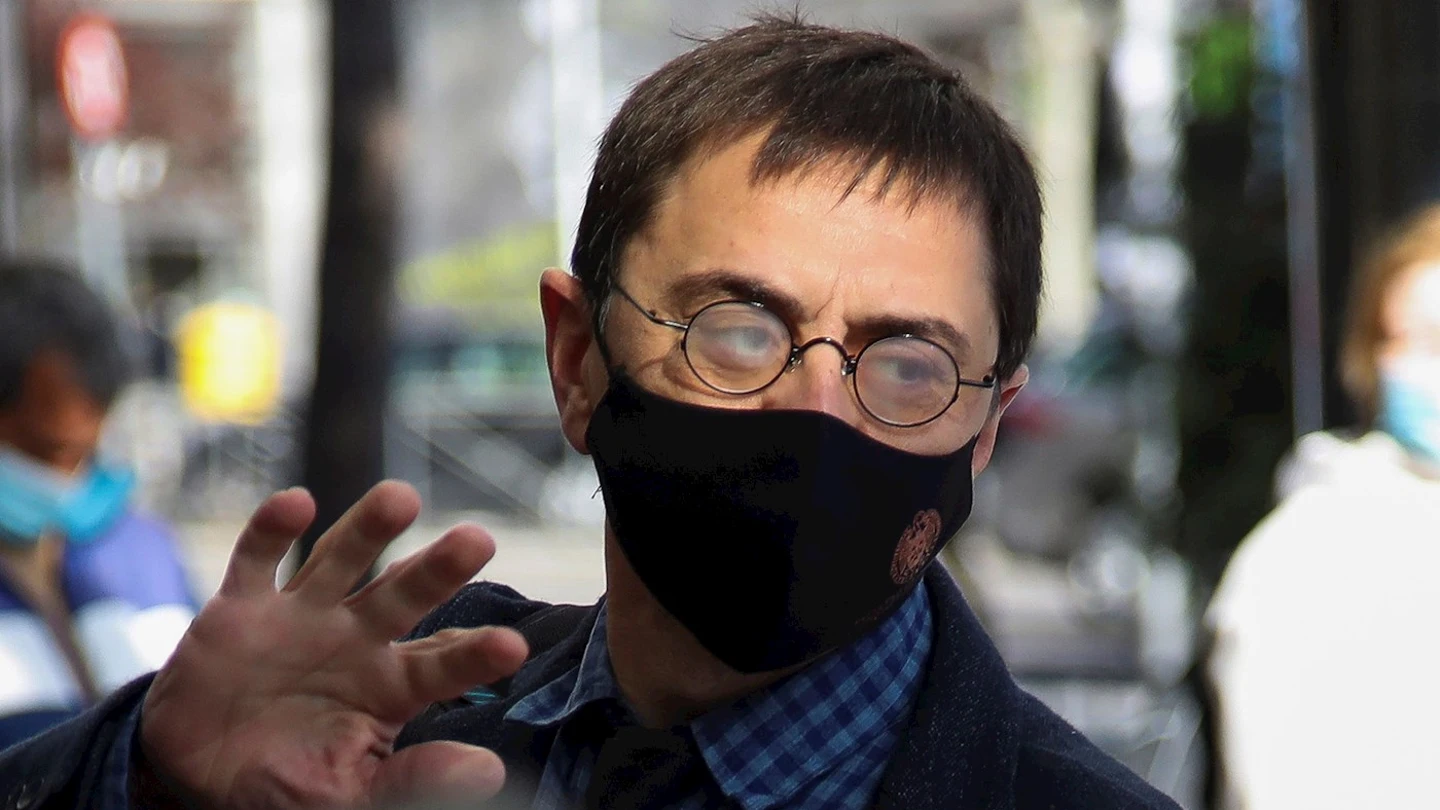 Juan Carlos Monedero a su llegada al juzgado de plaza de Castilla donde ha acudido a declarar Juan Carlos Monedero a su llegada al juzgado de plaza de Castilla donde ha acudido a declarar