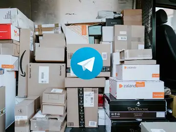 Una furgoneta llena de envíos Una furgoneta llena de envíos