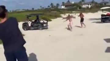 La divertida imagen de Brady y Beckham jugando al fútbol americano en la playa