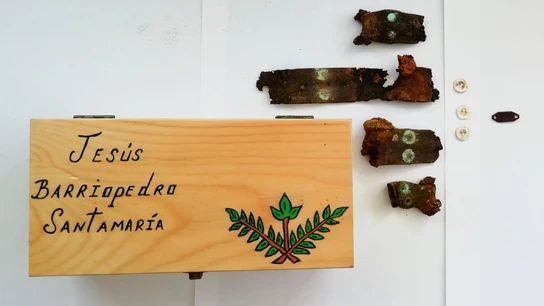 Objetos que se han hallado junto a los restos de Jesús Barriopedro Objetos que se han hallado junto a los restos de Jesús Barriopedro