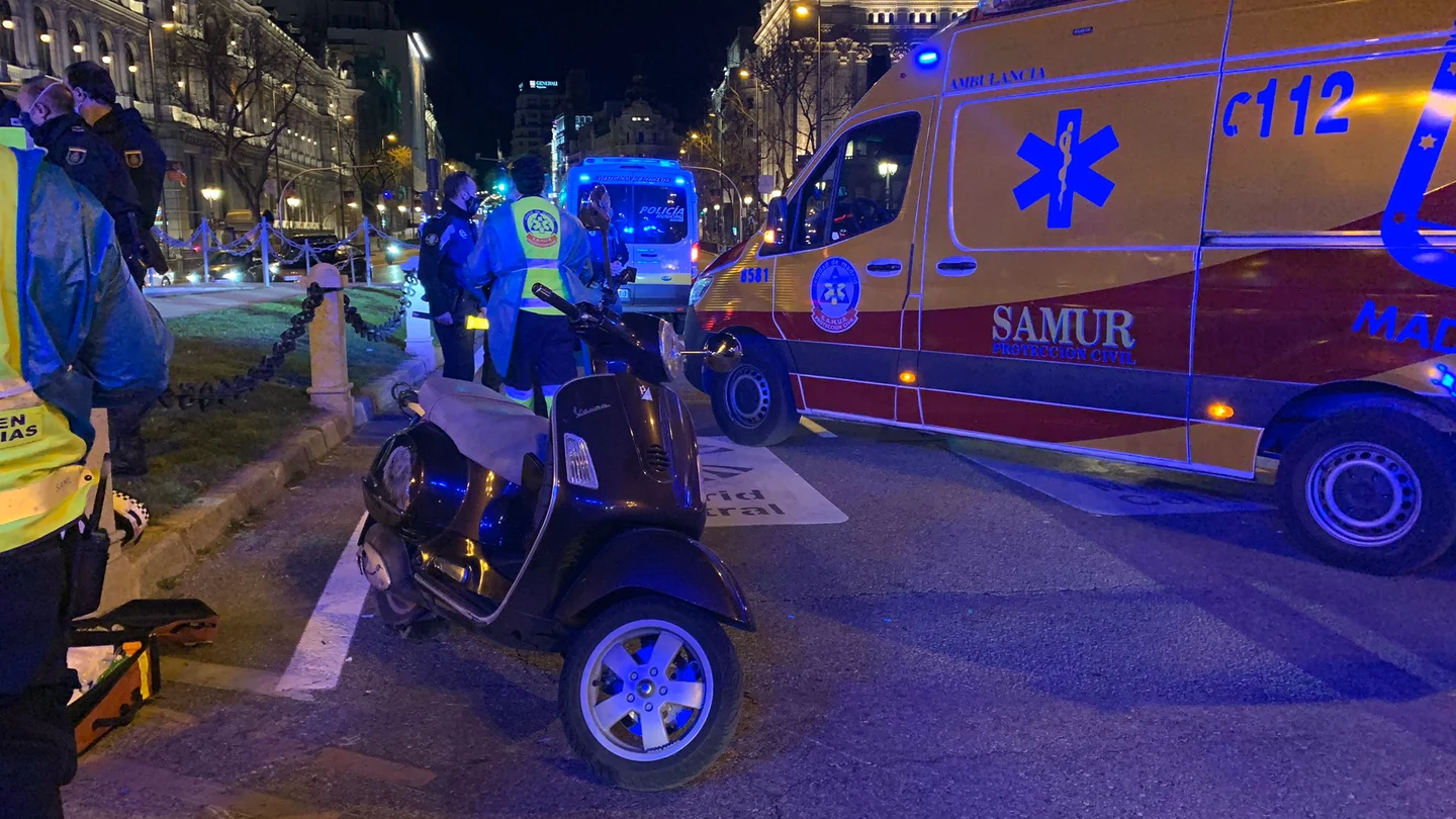 Fallece un motorista tras colisionar con otra motocicleta en Cibeles, en Madrid Fallece un motorista tras colisionar con otra motocicleta en Cibeles, en Madrid