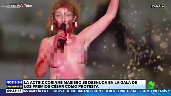 La actriz Corinne Masieros se desnuda en los Premios César en protesta contra el cierre de la cultura en Francia La actriz Corinne Masieros se desnuda en los Premios César en protesta contra el cierre de la cultura en Francia