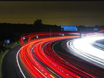 Luces en una carretera Luces en una carretera