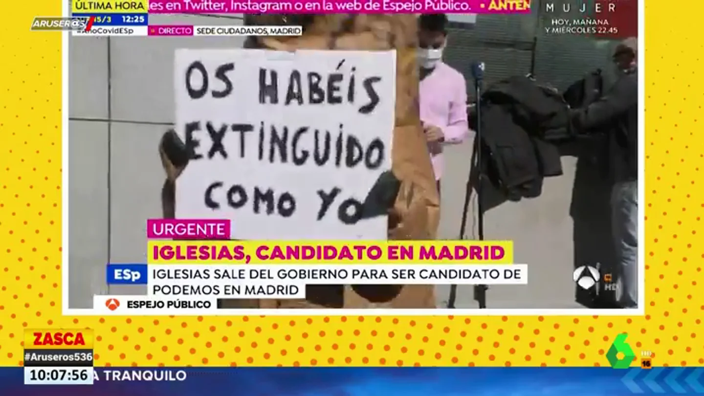 "Os habéis extinguido, como yo": el mensaje de un dinosaurio a Ciudadanos a las puertas de su sede "Os habéis extinguido, como yo": el mensaje de un dinosaurio a Ciudadanos a las puertas de su sede