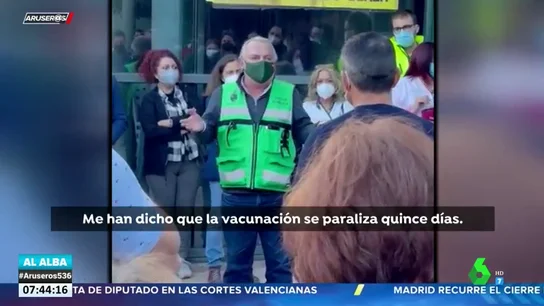 "La vacunación con AstraZeneca se paraliza": así informaron a los pacientes que esperaban en los centros sanitarios "La vacunación con AstraZeneca se paraliza": así informaron a los pacientes que esperaban en los centros sanitarios