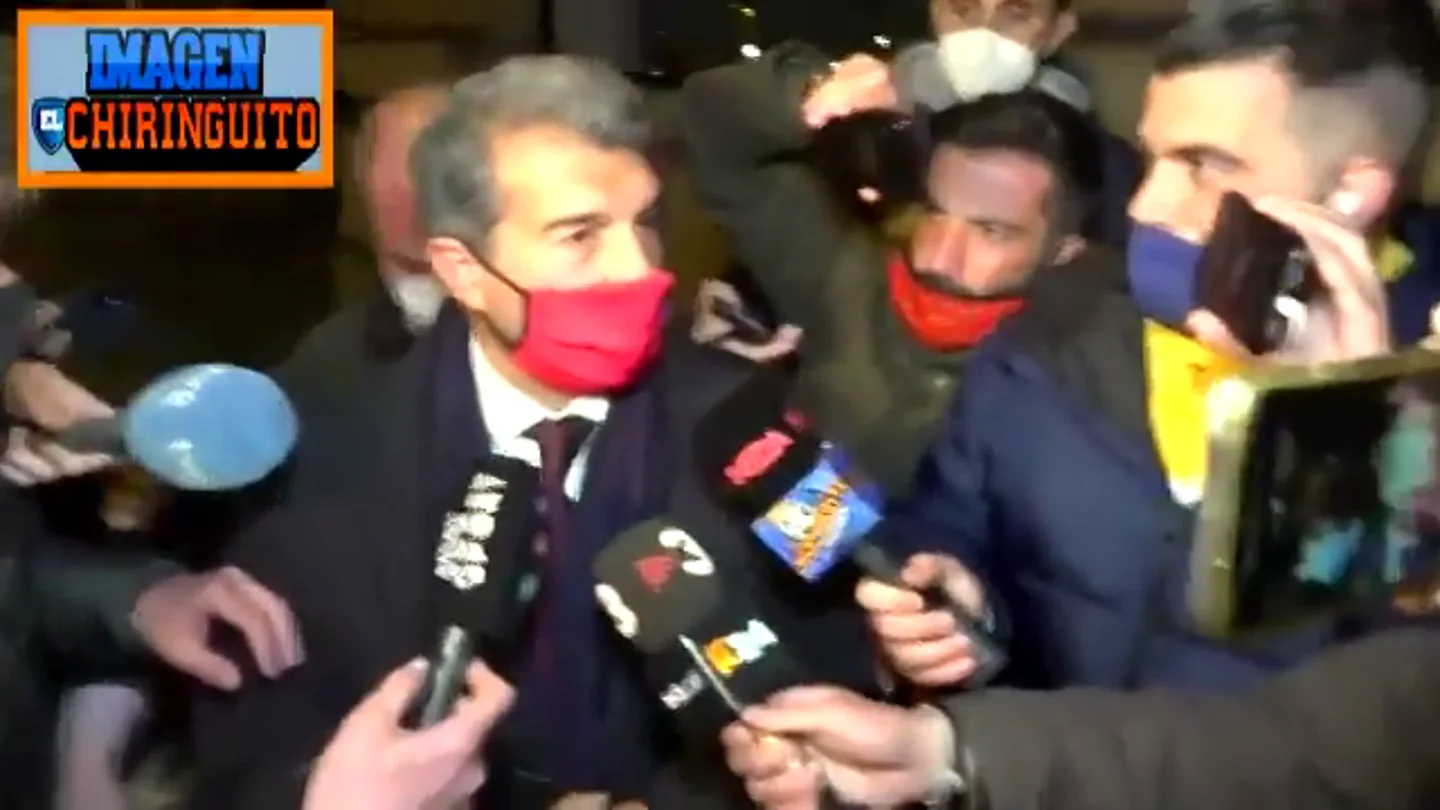 Laporta abandona la notaría a las tres de la mañana tras firmar el aval Laporta abandona la notaría a las tres de la mañana tras firmar el aval