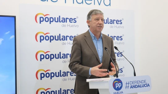 Carmelo Romero, diputado del PP por Huelva, en una rueda de prensa Carmelo Romero disculpas