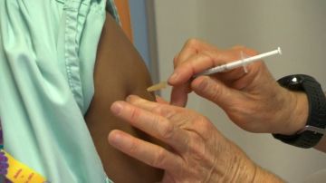Las vacunas de Pfizer y Moderna son efectivas para prevenir contagios segun los CDC