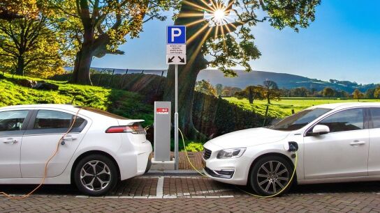 Coches el&eacute;ctricos o de gasolina