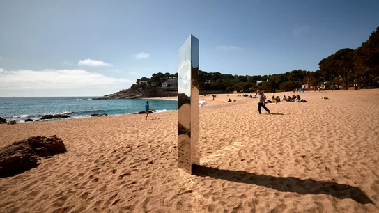 El monolito metálico de dos metros aparecido en Girona Cataluña